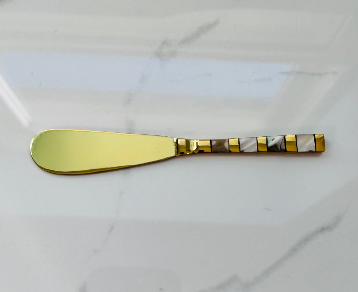 Mother of Pearl Spreader