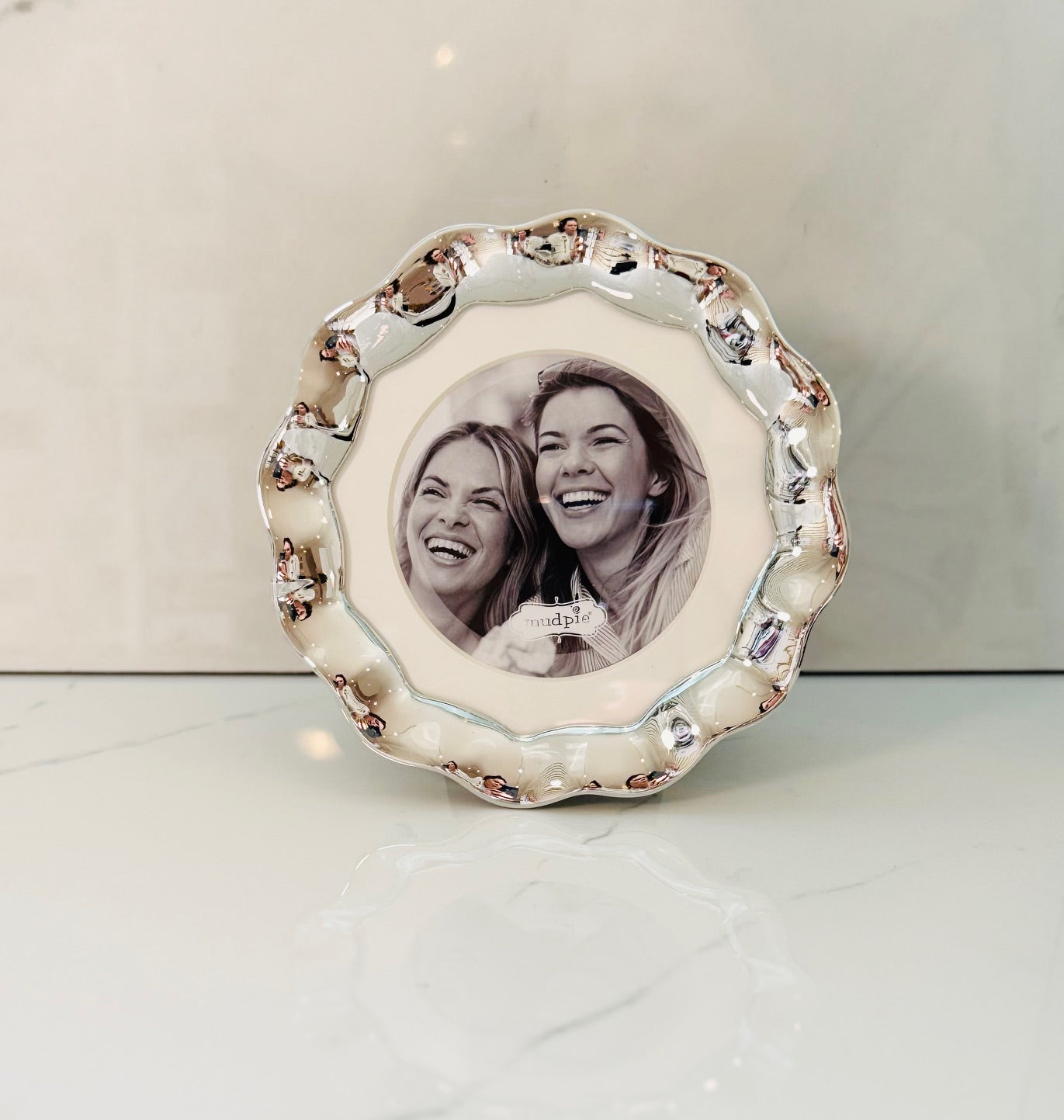 Round Wavy Metal Frame