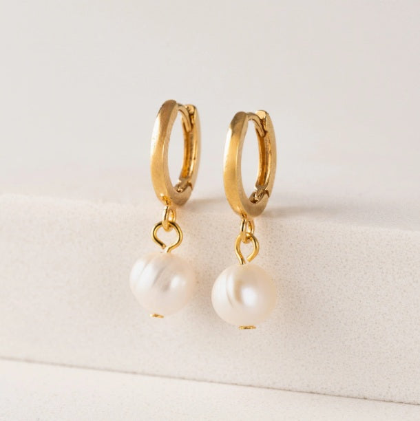 Amari Pearl Huggie Earring - Gold