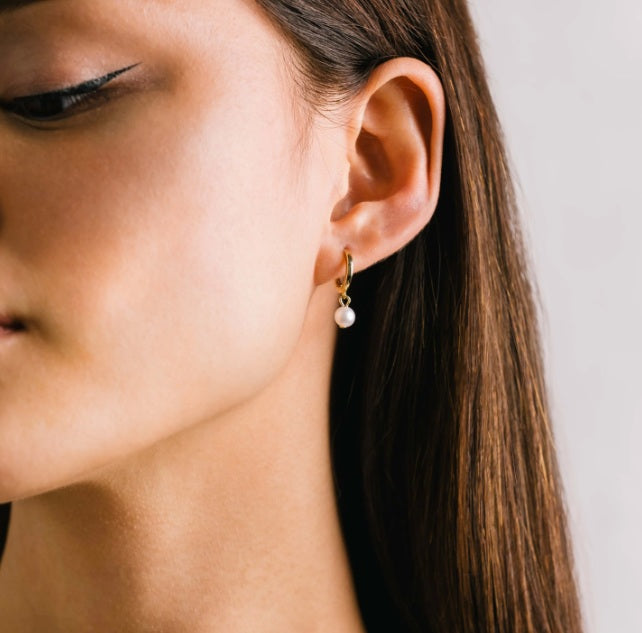 Amari Pearl Huggie Earring - Gold