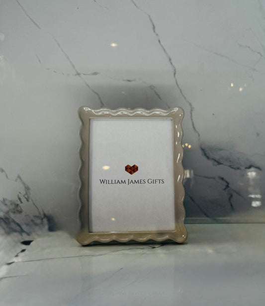 Scalloped Resin Photo Frame Grey -5x7
