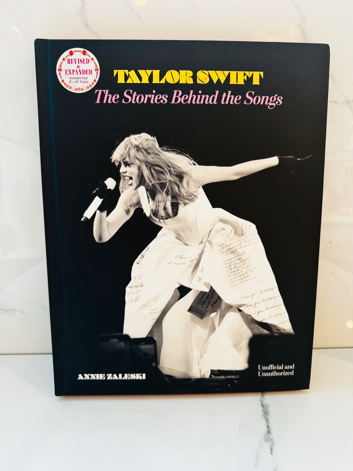 Taylor Swift: The Story Behind the Songs Book