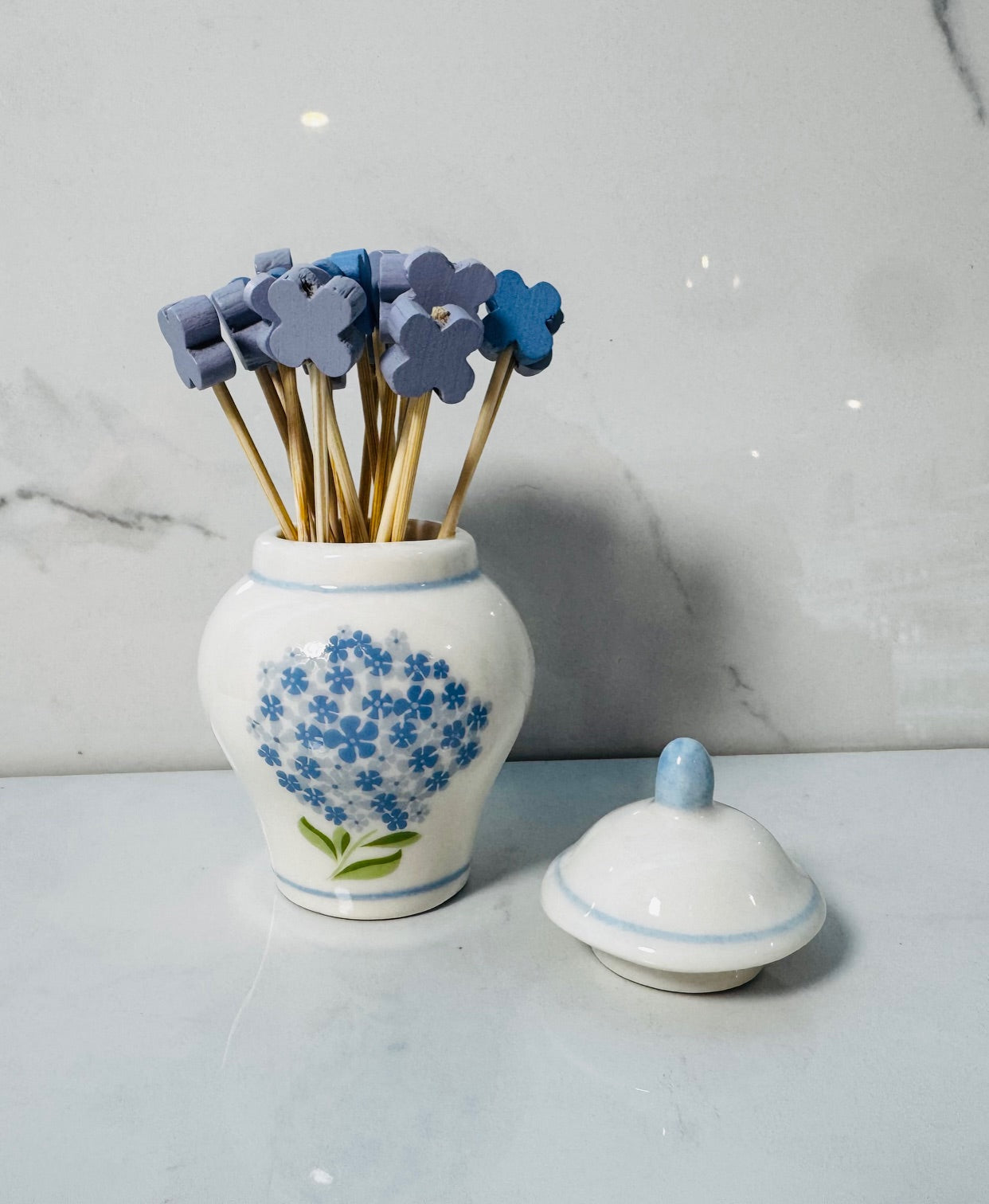 Hydrangea Jar with 20 Picks