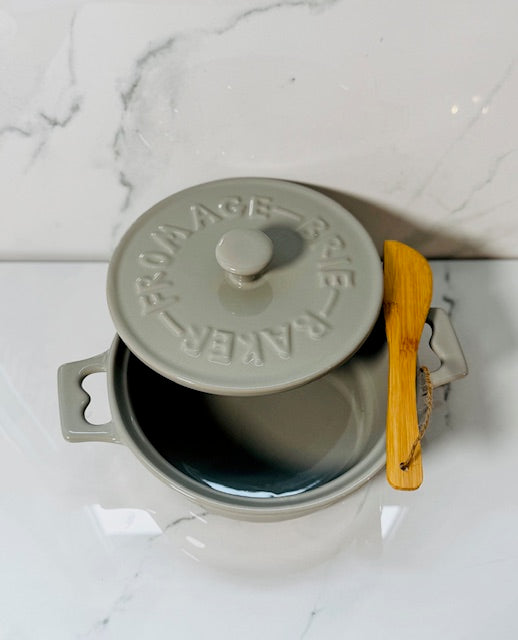 Grey Brie Baker with Lid and Spreader